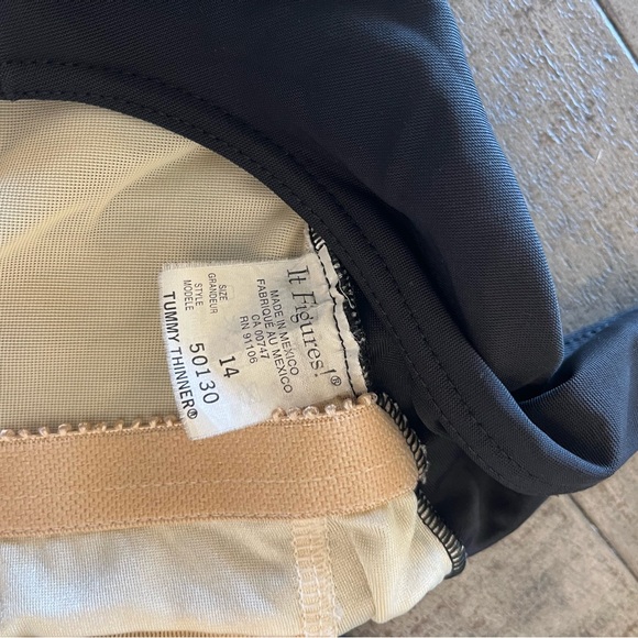 It figures swimsuit size 14 - Picture 3 of 6